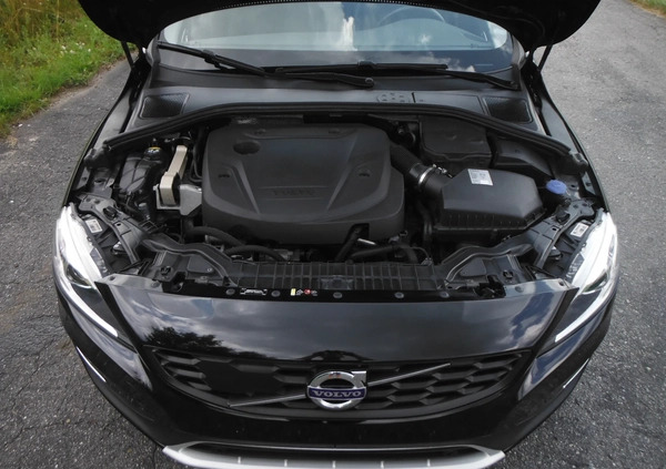 Volvo V60 Cross Country cena 73000 przebieg: 183000, rok produkcji 2017 z Dąbrowa Tarnowska małe 596